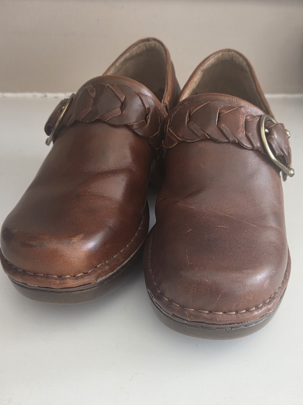 Ariat 7.5 B Women's Brown Leather Clogs  with Braided Strap Detail
